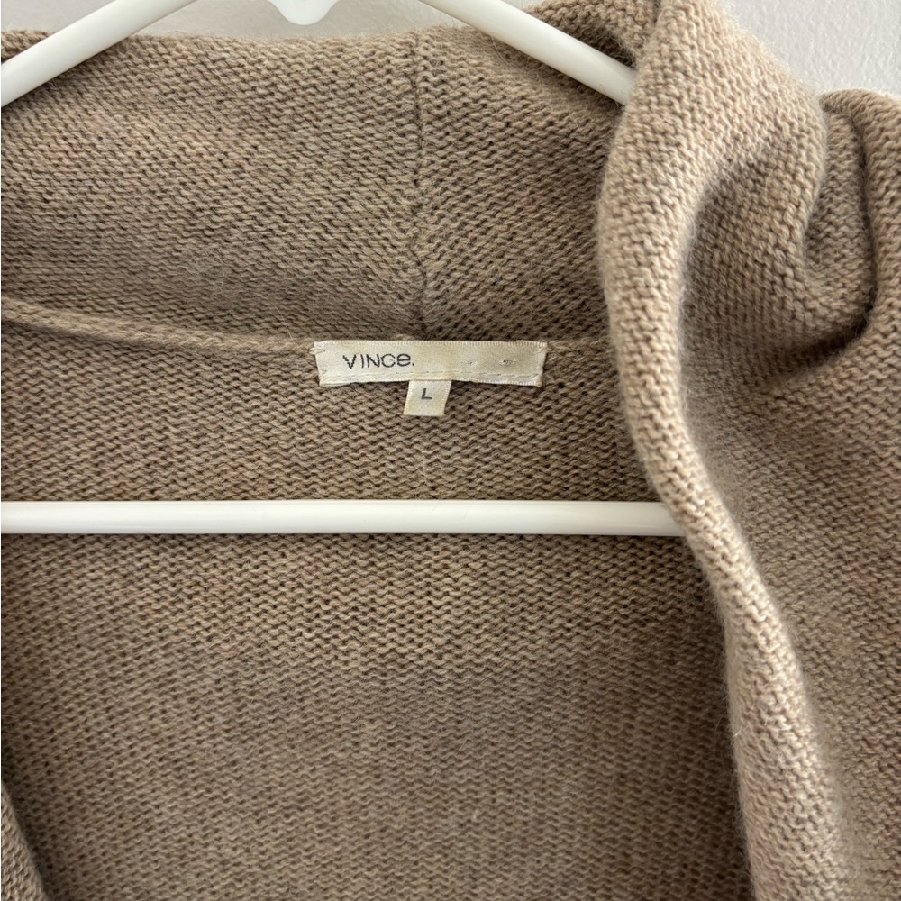 Stunning VINCE Alpaca, Wool and Cashmere Camel Short-Sleeve Cardigan Sweater (L) - Picture 5 of 10